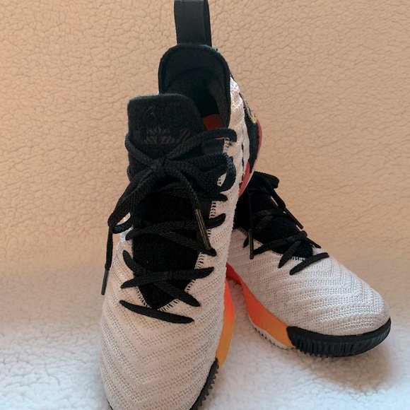 Boys, Size 5.5,Good Condition,White,Nike LeBron 16 - Picture 1 of 6